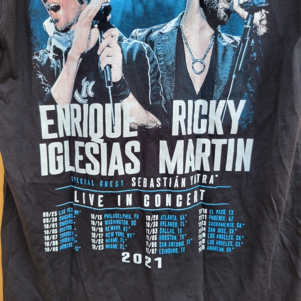 Ricky Martin Vs Enrique Iglesias Short Sleeve T-Shirt Size M - Picture 12 of 15